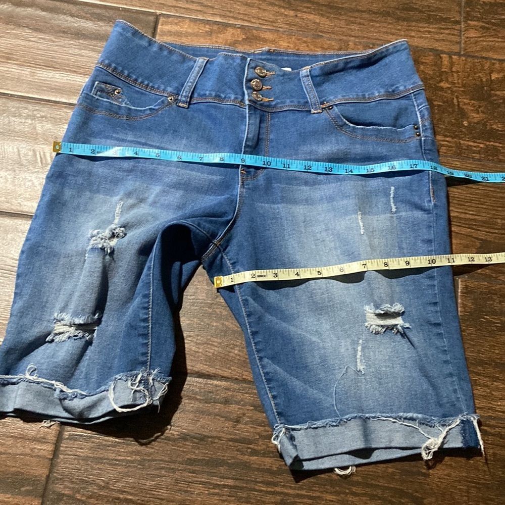 Curvy Fit YMI Women Shorts Size 13/31 - Picture 9 of 9